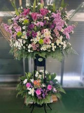 画像1: スタンド供花2段　【2026年2月3日｜株式会社エヌボシ・ノムラ お別れ会】 (1)