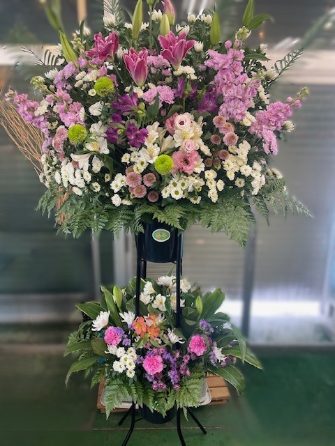 画像1: スタンド供花2段　【2026年2月3日｜株式会社エヌボシ・ノムラ お別れ会】 (1)